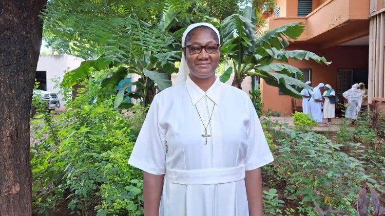 Sœur Esther Thera , sup&eacute;rieure g&eacute;n&eacute;rale de l'Institut des Filles du Cœur Immacul&eacute; de Marie - Mali. 