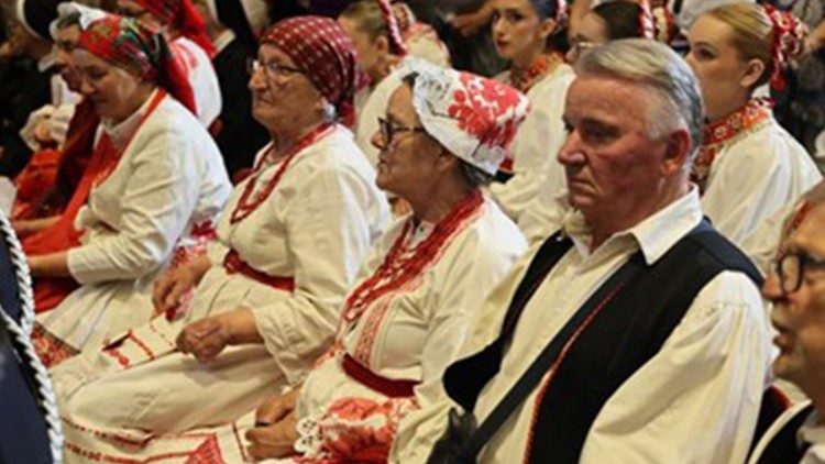 Majku Božju od Kamenitih Vrata počastili su i vjernici u narodnoj nošnji (Foto: TUZGN)