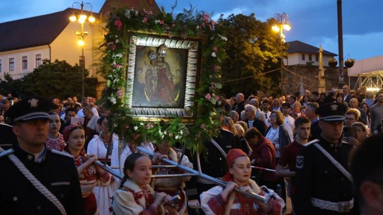  Nakon mise lik Majke Božje vraćen je u procesiji na Gornji grad (Foto: TUZGN)