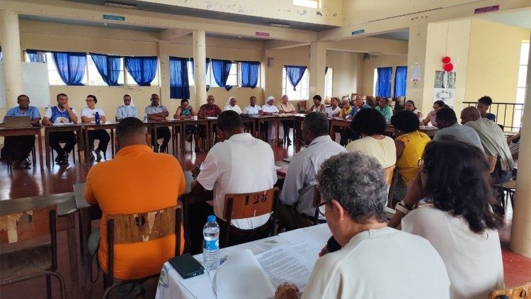 Diocese de Mindelo - A reuni&atilde;o sobre a implementa&ccedil;&atilde;o do S&iacute;nodo sobre a Simonalidade
