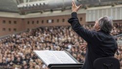 Riccardo Muti durante il Concerto di Ravenna (foto di Silvia Lelli)