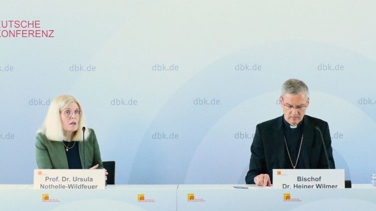 Bei der Pressekonferenz zur Vorstellung der Enzyklika Magnifica humanitas in Bonn