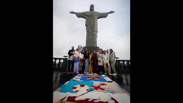 Tapete de Corpus Christi no Santu&aacute;rio Cristo Redentor 