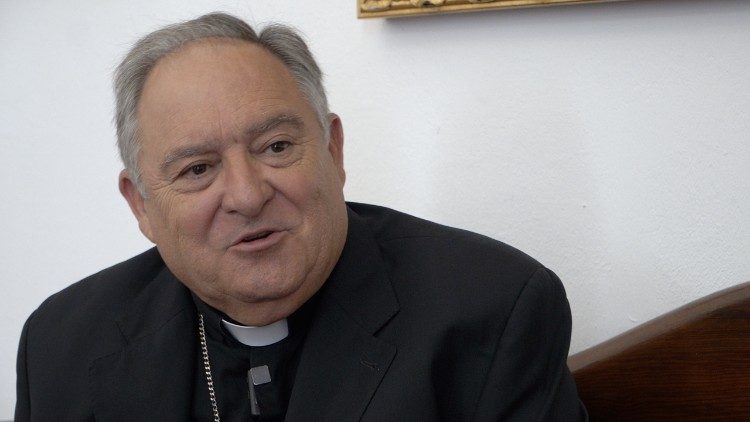 Il vescovo delle Canarie, monsignor José Mazuelos