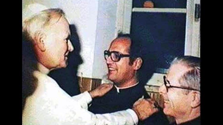 Padre Nazareno com o Papa Jo&atilde;o Paulo II.