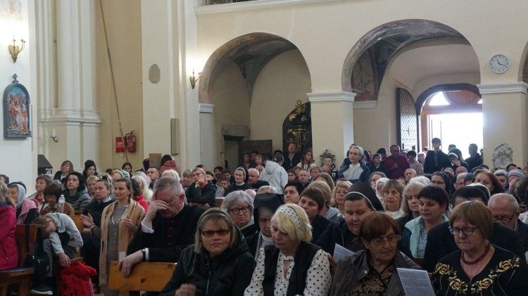 Wierni zgromadzeni w świątyni modlili się o upragniony pok&oacute;j