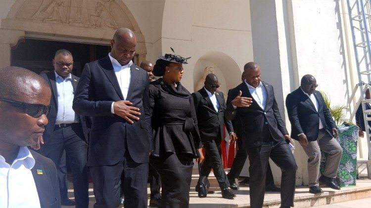 O Presidente de Mo&ccedil;ambique, Daniel Chapo, nas ex&ecirc;quias de Dom Os&oacute;rio Citora Fonseca