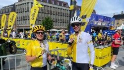 2026.06.13 Atletica Vaticana la Trondheim - Norvegia, monseniorul Antons Prikulis și preotul Nicola Agnoli 