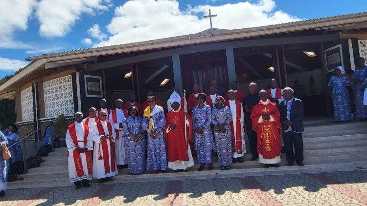 Askofu  Edward Elias Mapunda wa Jimbo Katoliki Singida