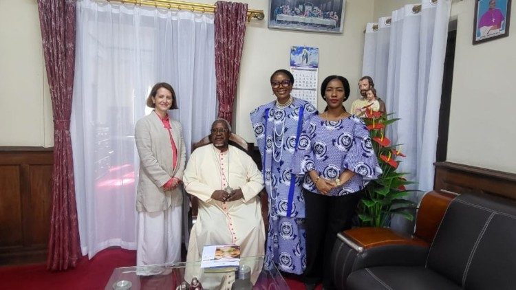 Askofu mkuu Yuda Thaddeus Ruwaichi akizungumza na ujumbe wa WAWATA