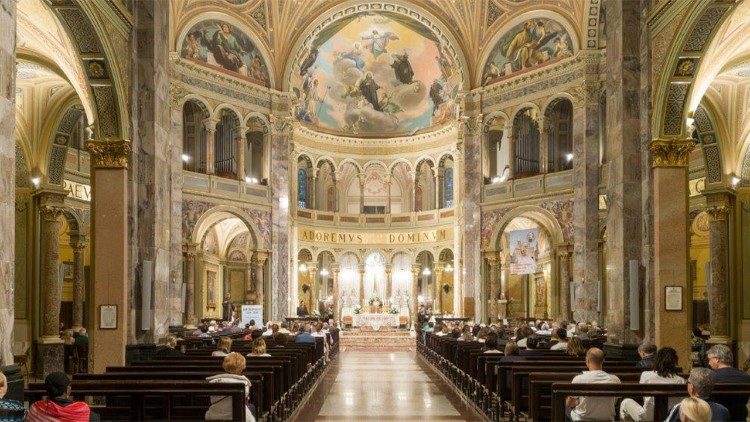 A Bas&iacute;lica dos Santos Ant&ocirc;nio Abade e Francisca Cabrini em Sant'Angelo Lodigiano