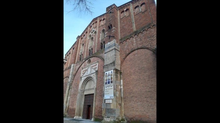 La facciata della basilica di San Pietro in Ciel d'Oro