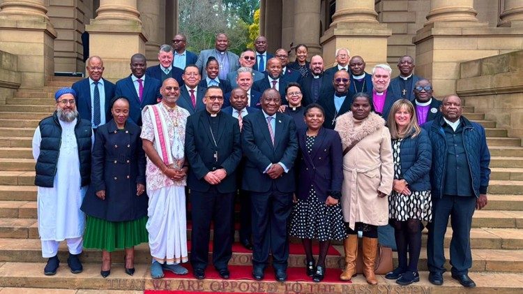 Presidente da África do Sul, Cyril Ramaphosa, encontra líderes religiosos 