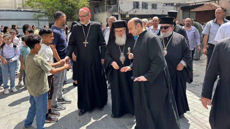 Klinika została poświęcona podczas wspólnej wizyty w Gazie kard. Pizzaballi oraz patriarchy Teofila III