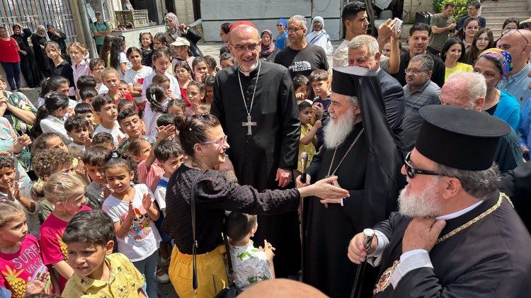 Le cardinal Pizzaballa et le patriarche Théophile à Gaza, ce lundi 22 juin. 
