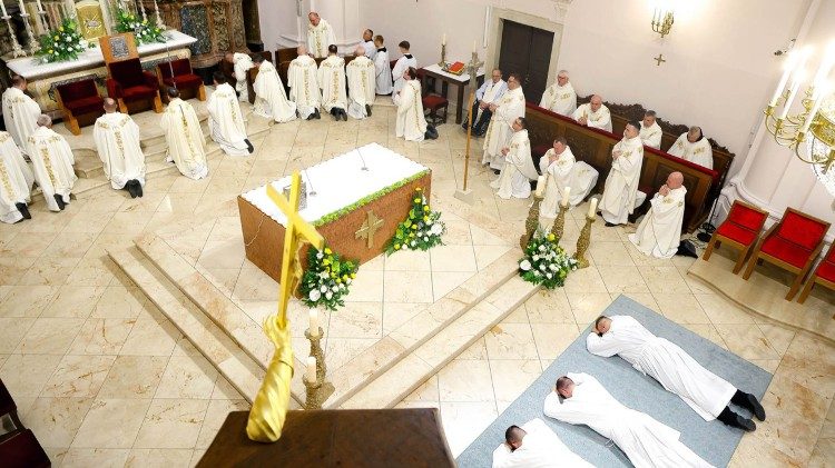 Prezbitersko ređenje u požeškoj katedrali (Foto: Požeška biskupija)