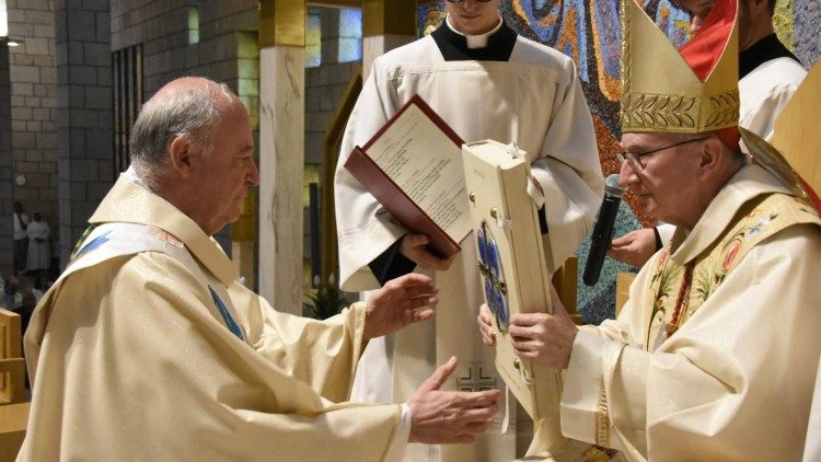 La entrega de los Evangelios al nuevo Obispo