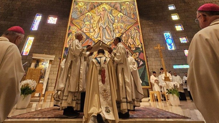 Un momento de la ordenaci&oacute;n episcopal