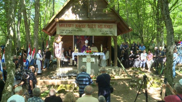 Biskup Marko Kovač predvodio misu kod jame Jazovka   (Foto: IKA)