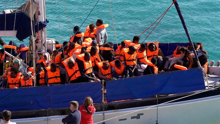 Sbarco al Molo Madonnina - Lampedusa 