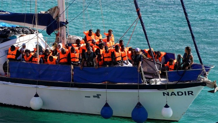 Migranci przybywają tu cały czas