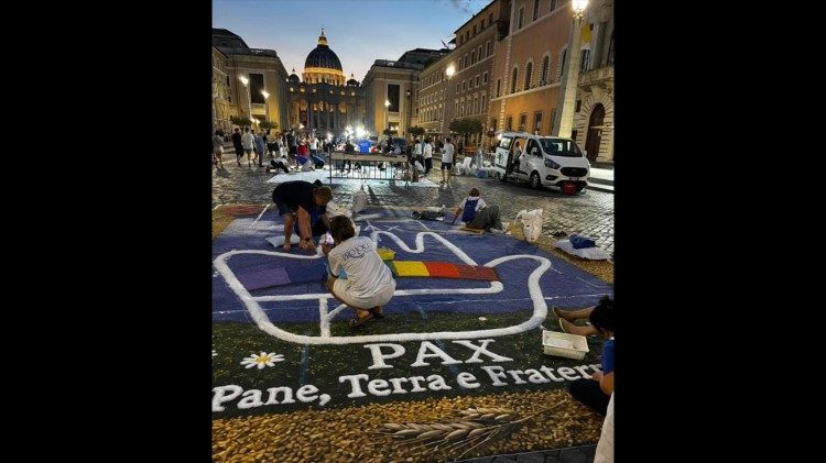 Volunteers preparing the "infiorata" on the evening of June 28th ©️Peter Dückers