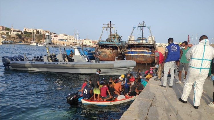 IOM staff in Lampedusa 