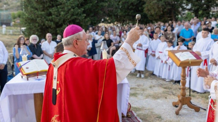 Blagoslov obnovljene templarske crkvice sv. Petra na Kamenu (Foto: Danijela Musulin)
