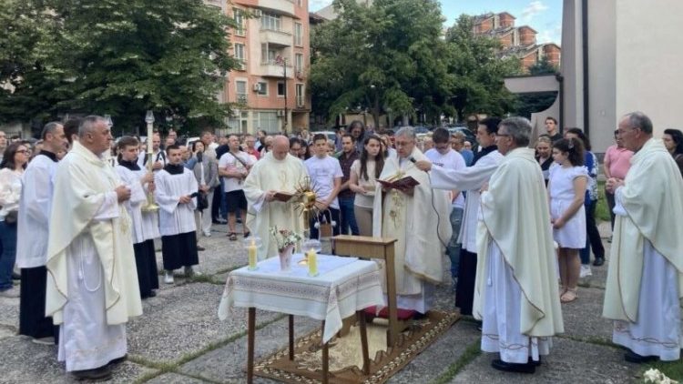 2026.06.05 16136-The Feast of the Most Holy Body and Blood of Christ – Telovo – was celebrated with a Holy Liturgy and Eucharistic procession in Skopje