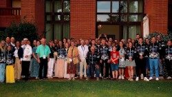 Die Gäste von KSV Johannisthal 1980 e.V. und die Vatikan-Spieler von ASD Sport in Vaticano bei der Deutschen Botschaft beim Heiligen Stuhl in Rom