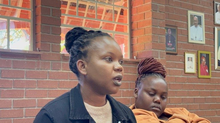 Jovens mulheres de Mamelodi representantes do YWLJM