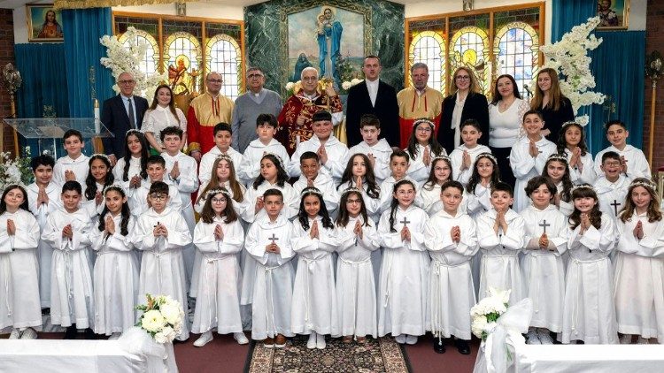 2026.05.05 Canada, Chiesa Armena, 38 ragazzi ricevono la prima comunione