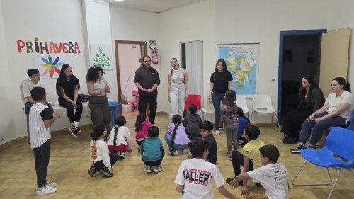 Napoli, dalla Scuola della Pace a Scampia un messaggio di fratellanza per il Papa 