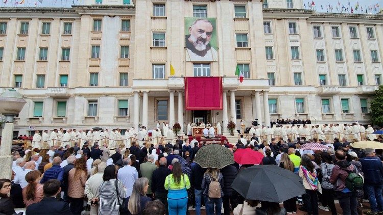 Msza św. z okazji 70. rocznicy powstania szpitala w San Giovanni Rotondo, założonego przez św. Ojca Pio