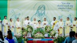 குருத்துவத் திருநிலைப்பாட்டு நிகழ்வில் அருள்பணியாளர்கள் 