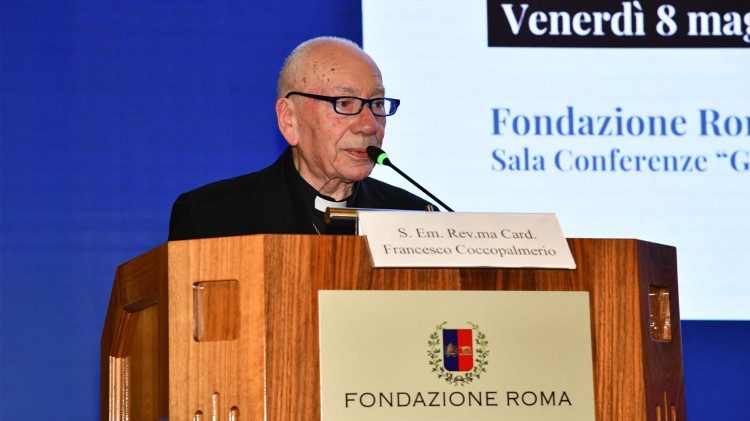 Il cardinale Coccopalmerio durante l'intervento al convegno "Giuseppe Capograssi e i valori della Costituzione"
