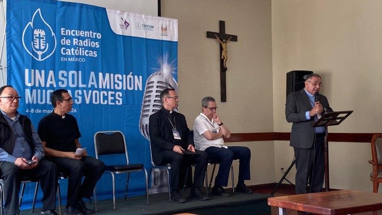 Monse&ntilde;or H&eacute;ctor L&oacute;pez Alvarado en sus palabras de bienvenida  