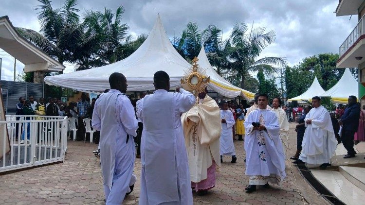 Kupelekea Yesu katika Kikanisa kipya cha Kuabudia