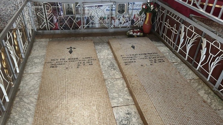 Grabst&auml;tten der beiden ersten indigenen katholischen Priester