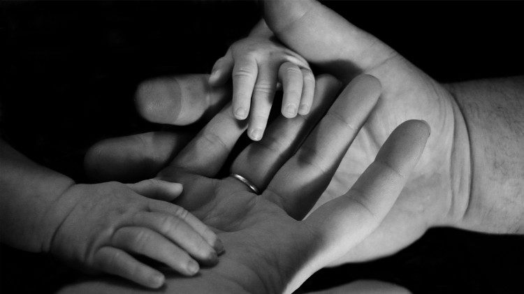 Degiovanimento e longevità: come cambia l’equilibrio tra le generazioni (foto Liv Bruce, Unsplash)
