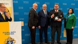 Delegat Stanowy Jurysdykcji Rycerzy Kolumba w Polsce Tomasz Wawrzkowicz odebrał nagrodę w uznaniu zasług 