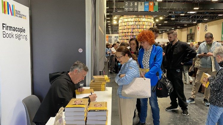 Padre Farrell al Salone del Libro di Torino