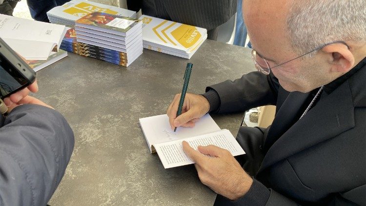 Il cardinale José Tolentino de Mendonça al Salone del Libro