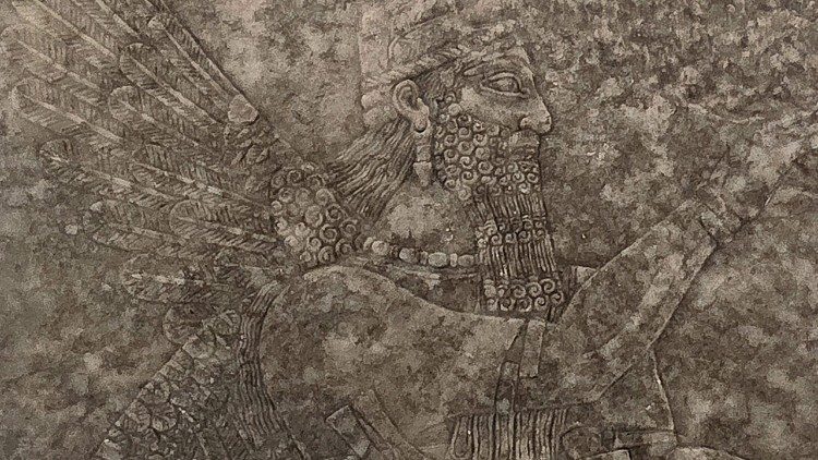 Rilievo assiro con il genio alato, da Nimrud (attuale Iraq),  IX a.C. (885-860 a.C.), calcare alabastrino, cm 76x76x4, Roma, Museo Barracco. Foto di MMM.  