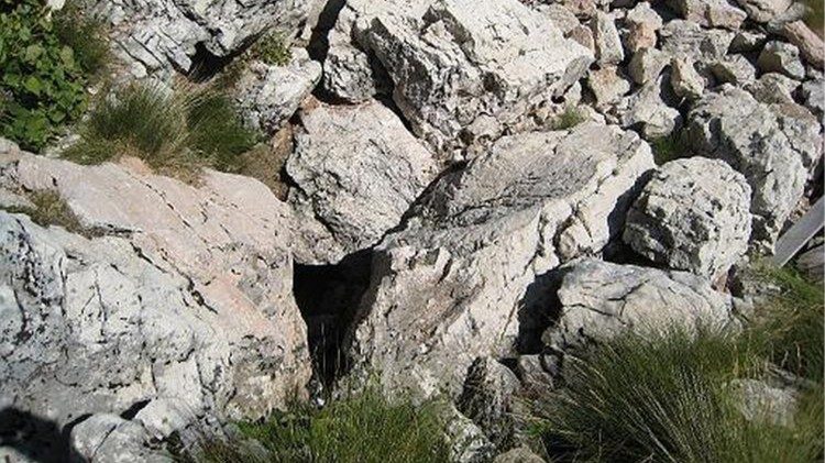 Ingresso alla grotta della Sibilla. 