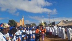 Peregrinos no Santuário Nossa Senhora de Fátima, em Namaacha, onde Dom João Carlos falou da Comunicação Social