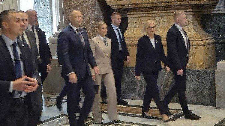 Para prezydencka uczciła 106. rocznicę urodzin Karola Wojtyły