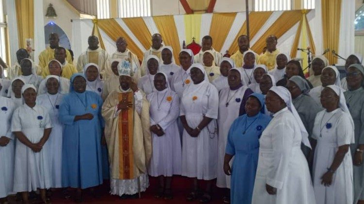 Messe de cl&ocirc;ture pr&eacute;sid&eacute;e par Mgr Isaac Jogues Daglo ,archev&ecirc;que de Lom&eacute; au Togo