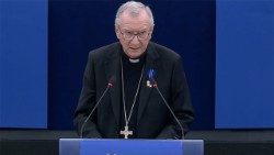 Kard. Parolin pri preberaní Európskeho radu za zásluhy