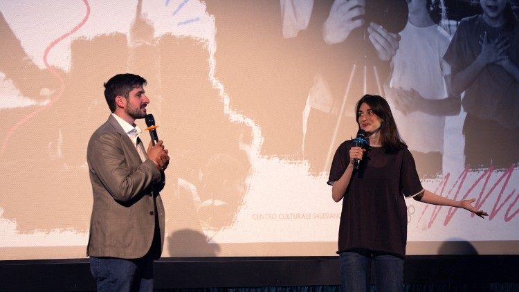 Fabio Zenadocchio e Pilar Fogliati sul palco del Cinema Don Bosco